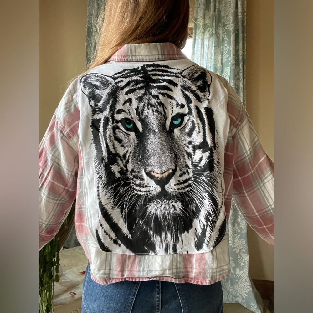 American Eagle cropped tiger plaid button down - Picture 3 of 16